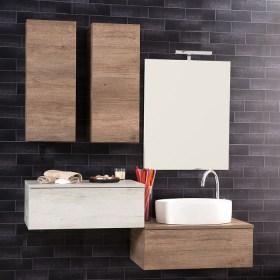Composizione bagno moderna sospesa con lavabo ovale da appoggio in ceramica, specchio pensili e lampada a led