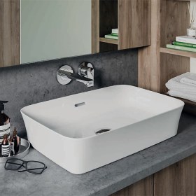 Lavabo ad installazione d'appoggio e dalla forma rettangolare nella misura di 55 cm in ceramica bianca lucida