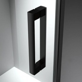 Dettaglio maniglia nera per apertura box doccia nero Swing 