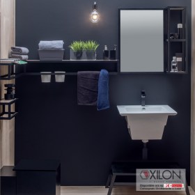 Ambiente con Lavabo GHOST sospeso di Xilon e Mensole Skema