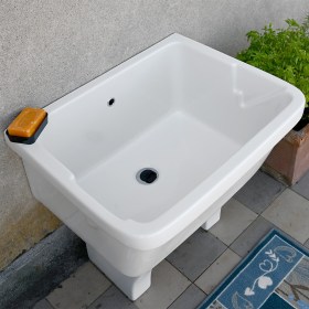 Grande vasca lavatoio in ceramica 75x60 con muriccioli in ceramica