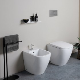 Sanitari bagno a terra ALL SPACE Nero Ceramica Traslati Rimless