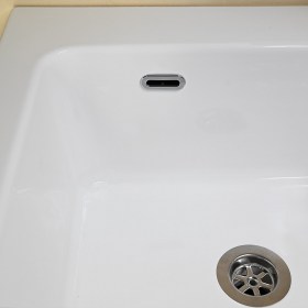 Dettaglio Troppo Pieno Vasca in Ceramica 50x50