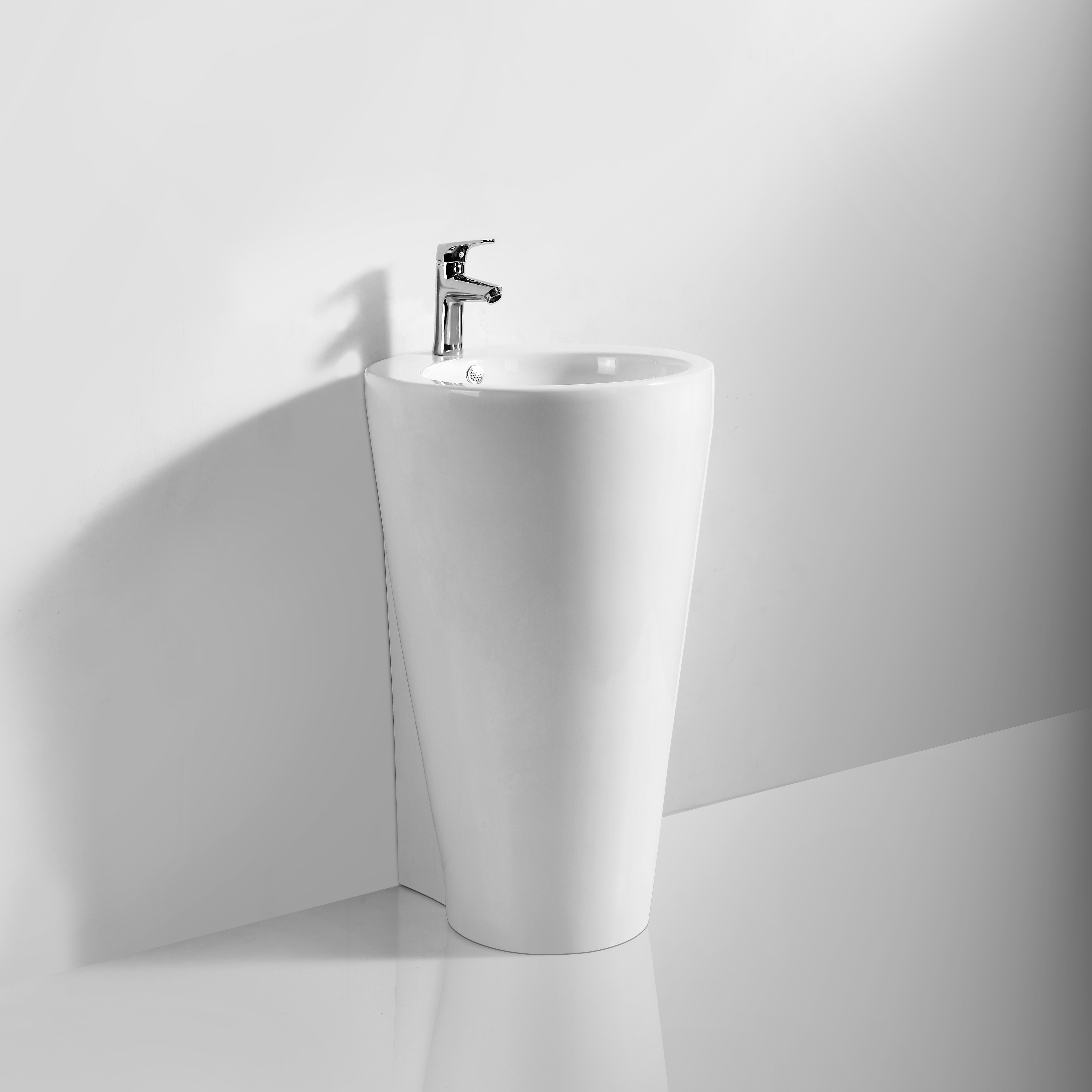 Modello di lavabo in ceramica filo muro a pavimento